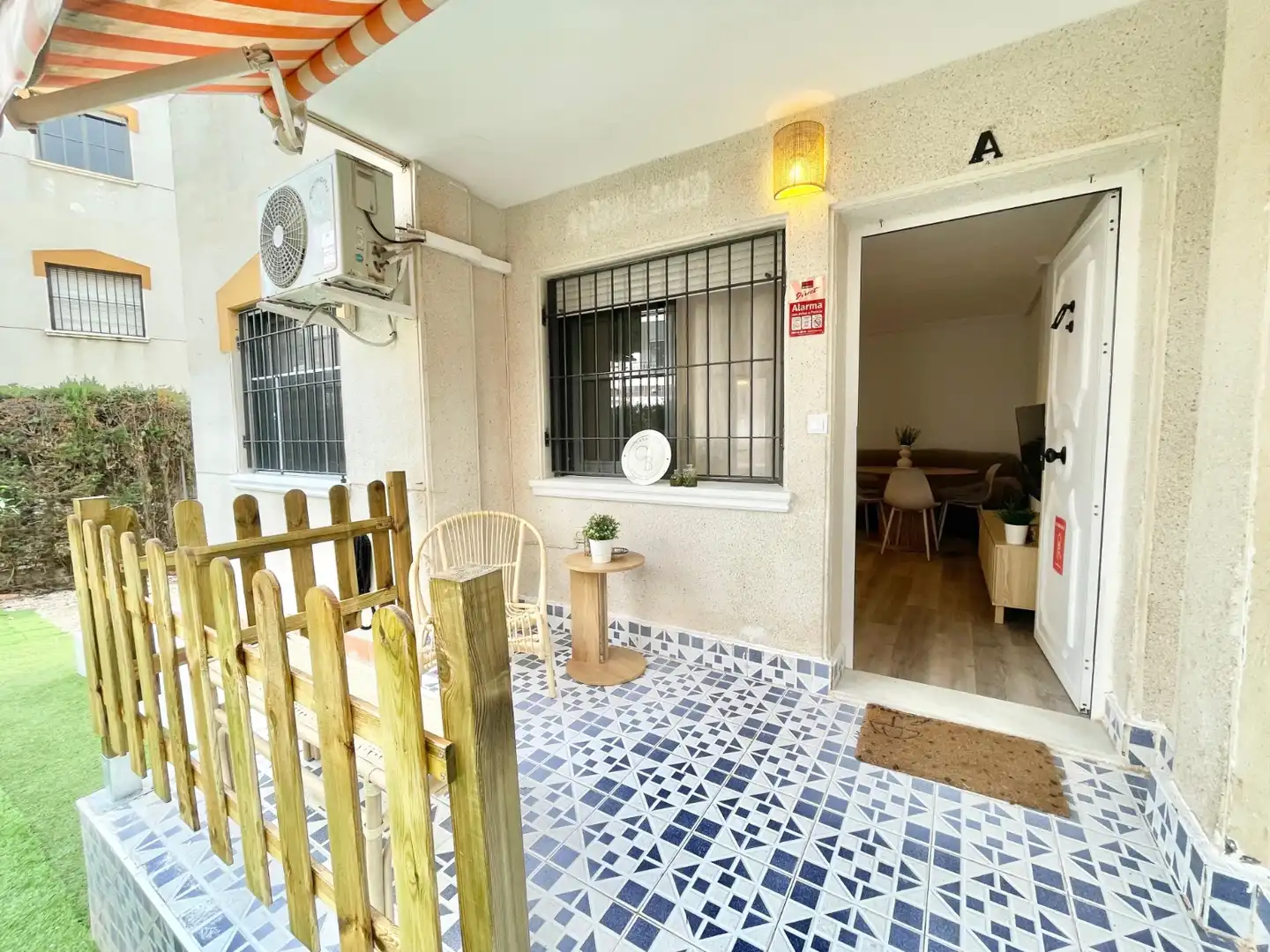 Balcony of Ground floor for rent in Torrevieja  with Air Conditioner, Heating and Private garden