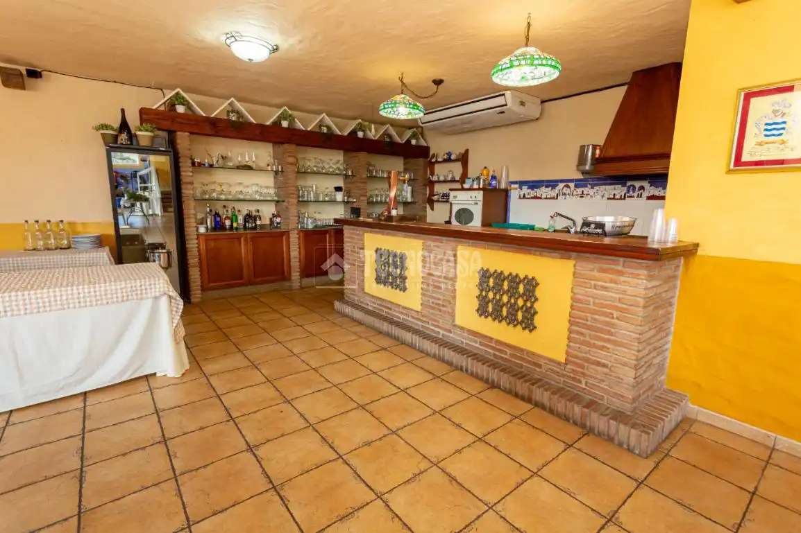 Houses for sale in Algeciras  with Air Conditioner and Swimming Pool