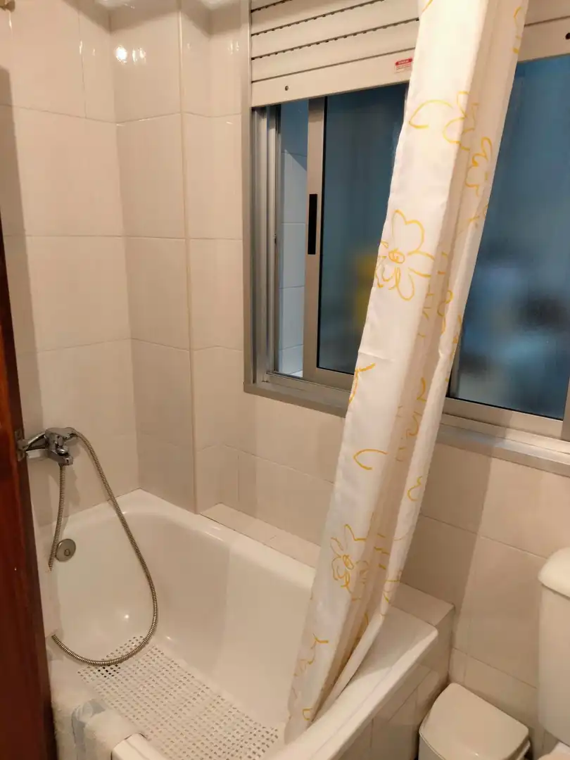 Badezimmer von Wohnung zur Miete in Sanxenxo mit Terrasse, Möbliert und Ofen