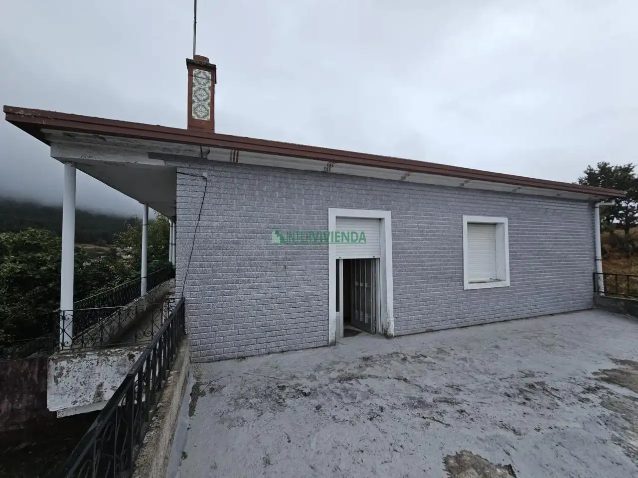 Vista exterior de Casa o xalet en venda en Covelo amb Calefacció, Jardí privat i Terrassa