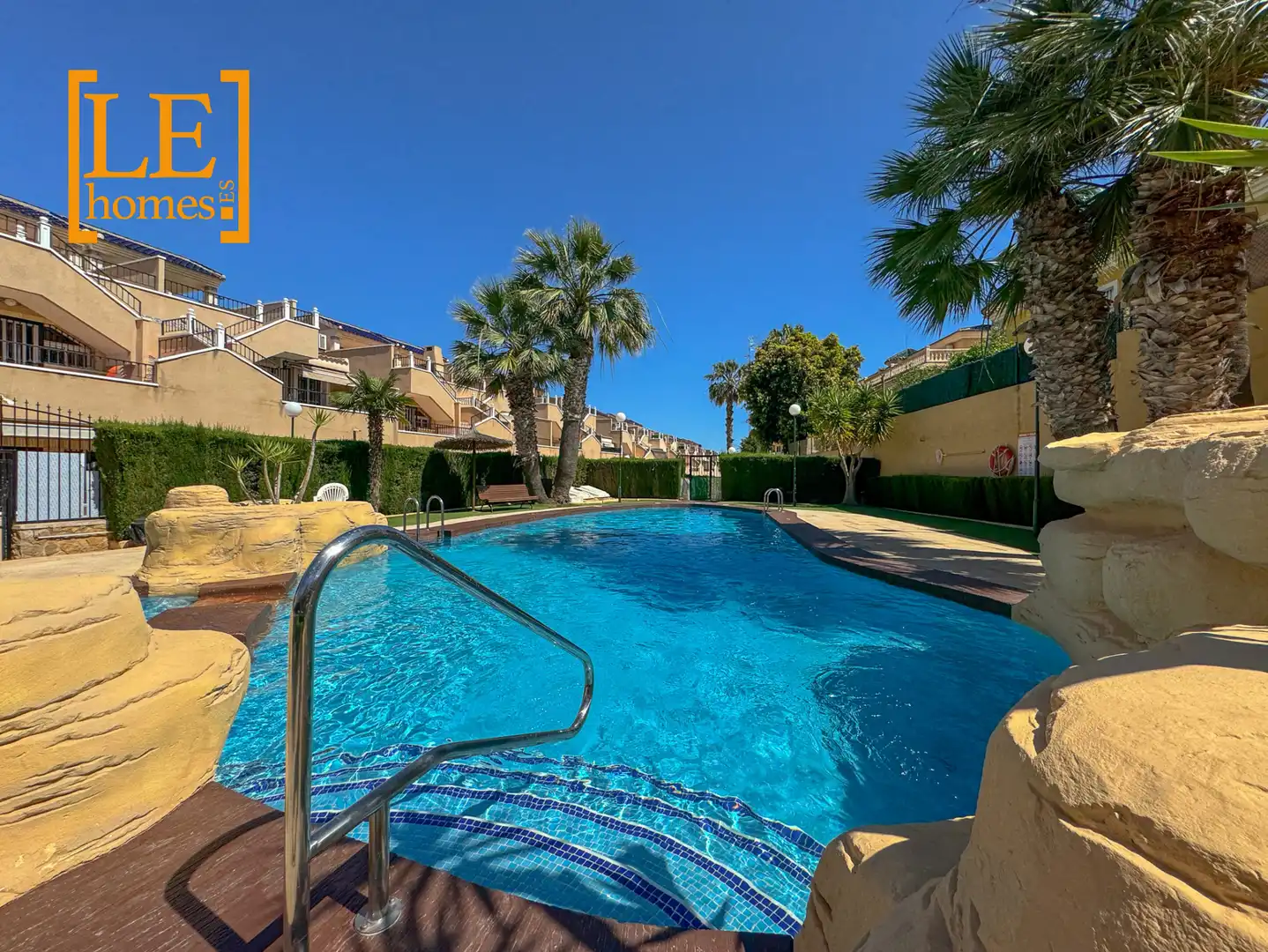 Piscina de Apartament en venda en Orihuela amb Aire condicionat, Moblat i Forn