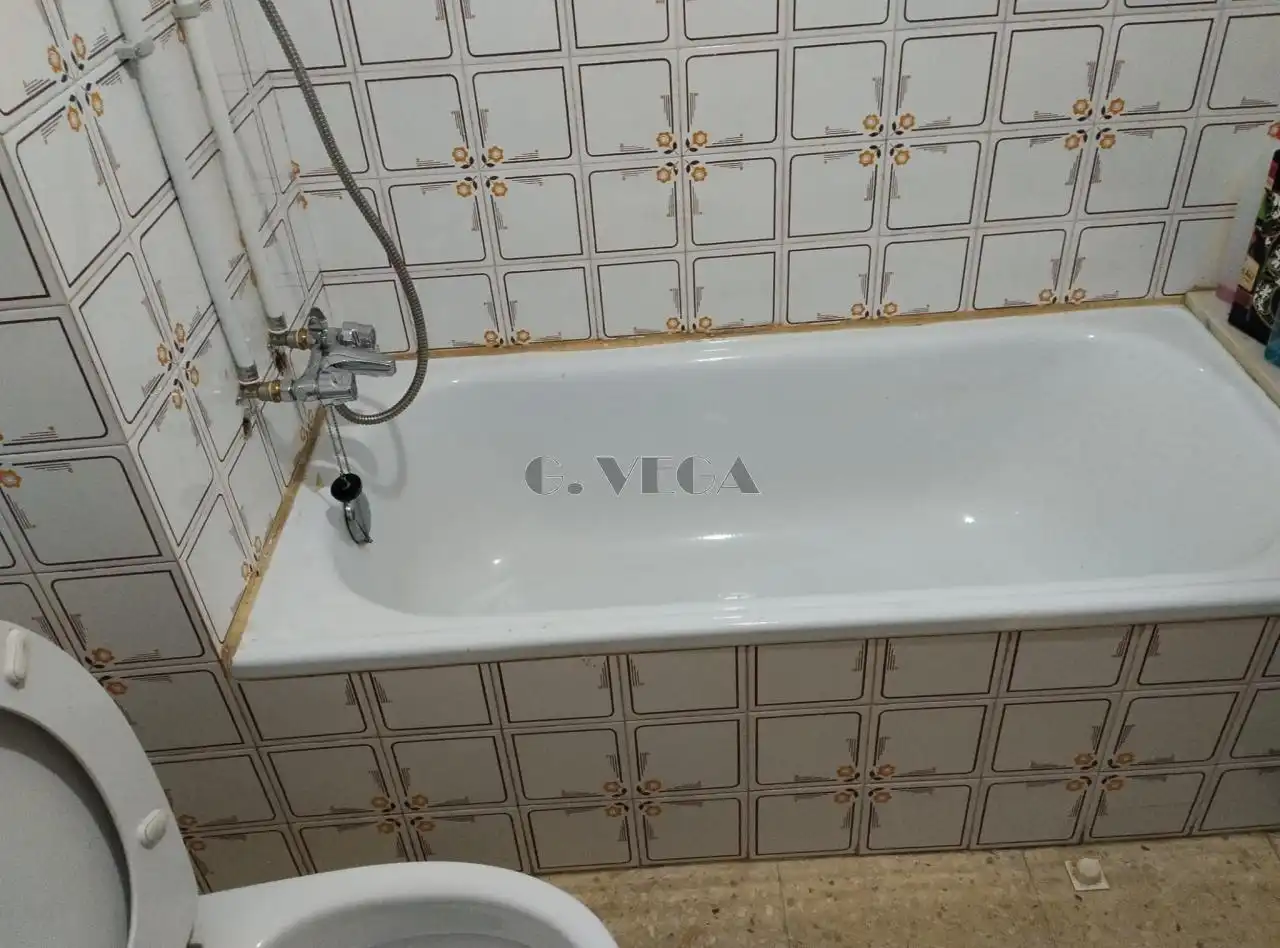 Bany de Pis en venda en Vigo  amb Parquet i Traster