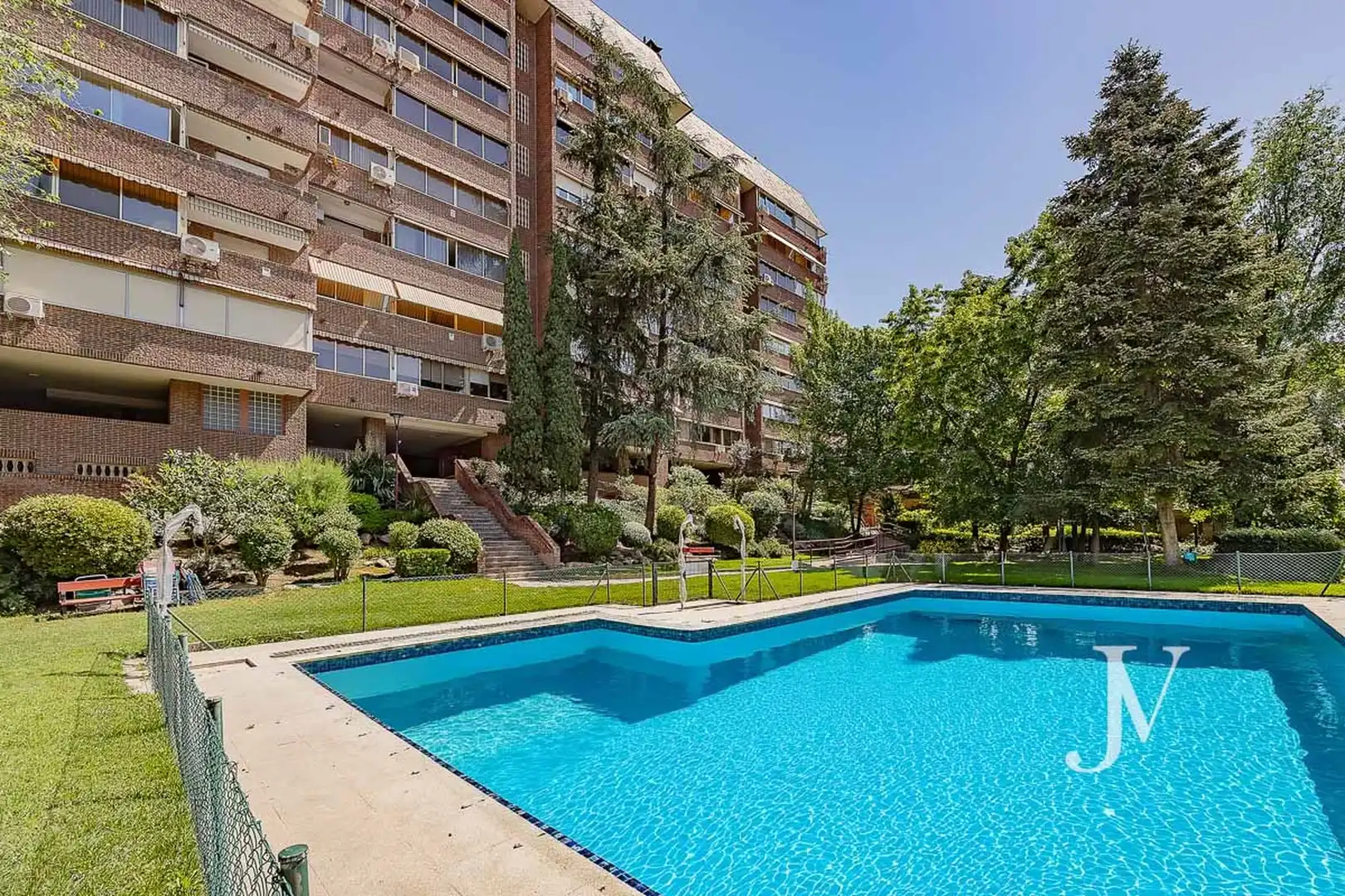 Piscina de Pis en venda en Madrid amb Aire condicionat, Calefacció i Terrassa