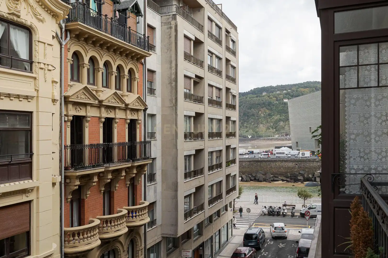 Vista exterior de Apartament en venda en Donostia - San Sebastián  amb Forn, Rentadora i Microones