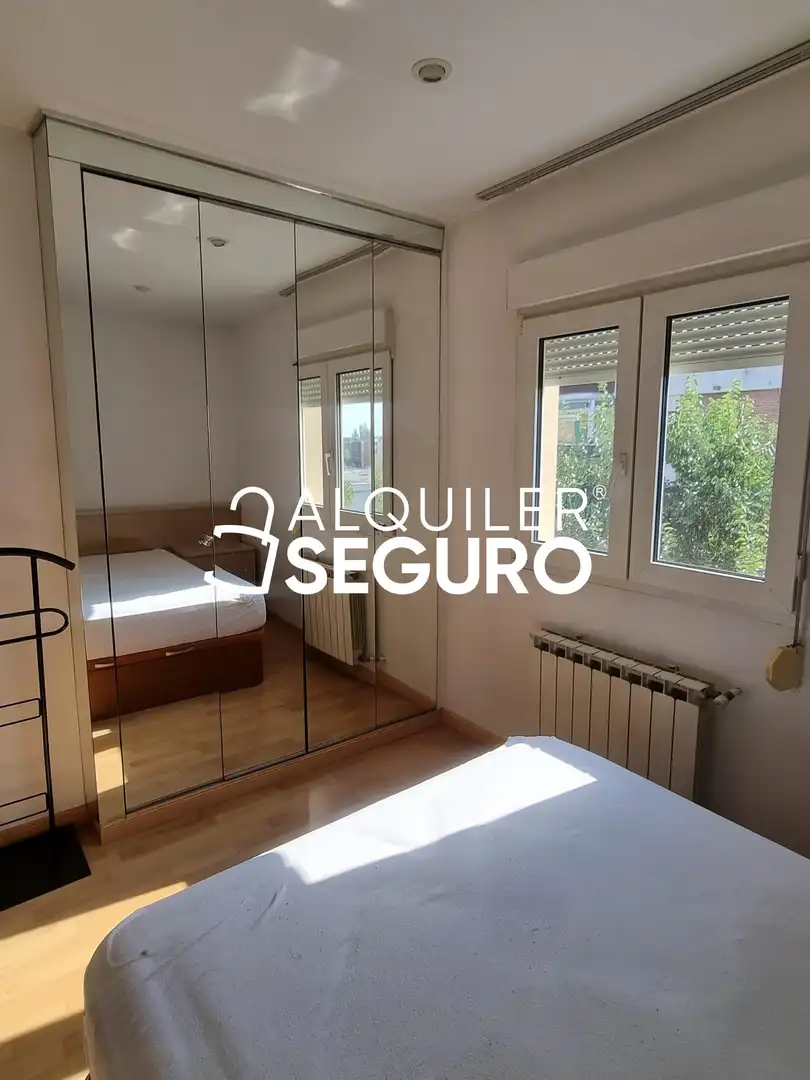 Schlafzimmer von Wohnung zur Miete in Madrid mit Klimaanlage, Heizung und Möbliert