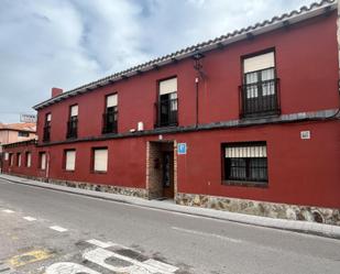 Vista exterior de Edifici en venda en Tudela de Duero amb Alarma