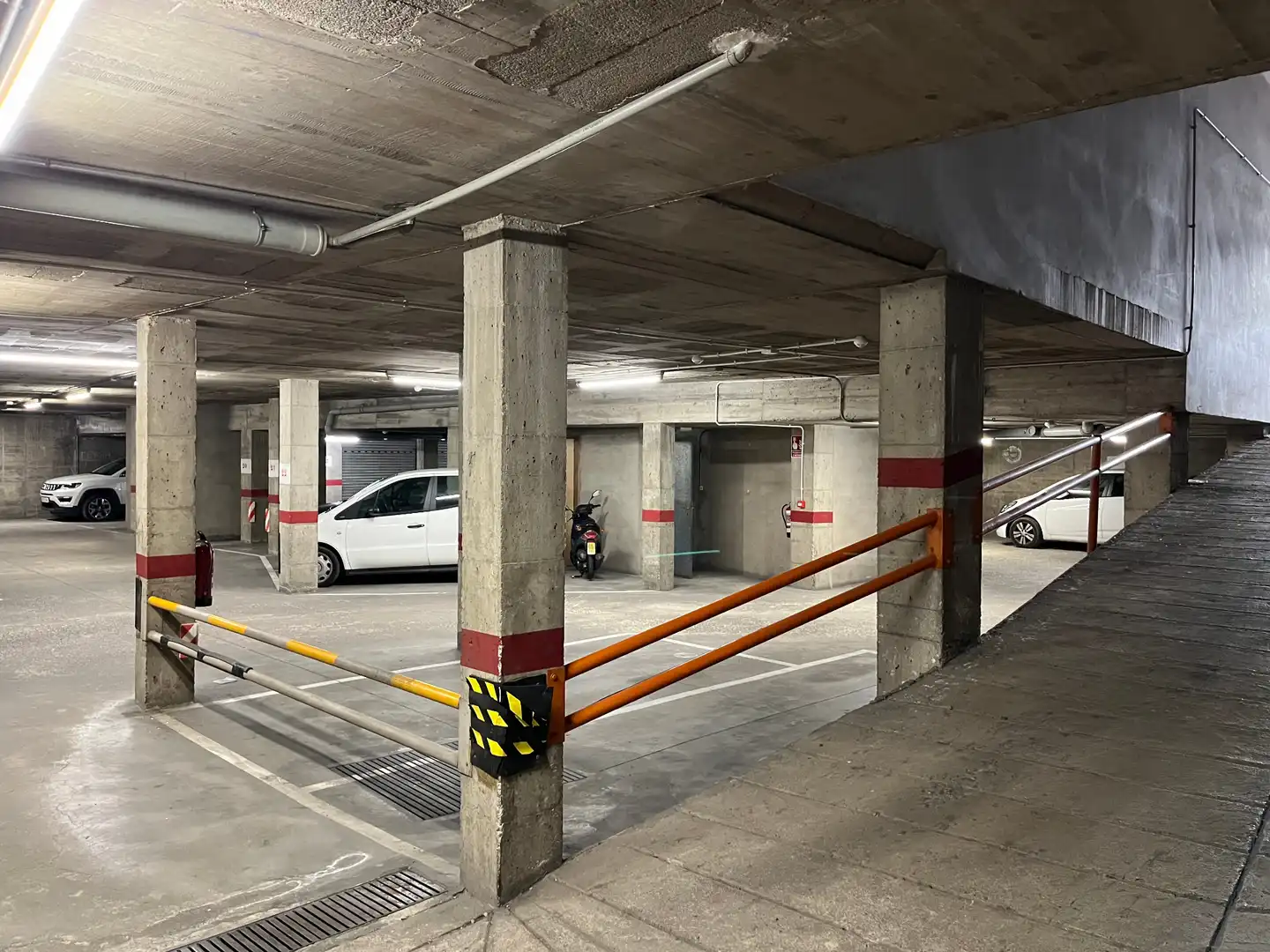 Parkplatz von Garage zur Miete in Girona