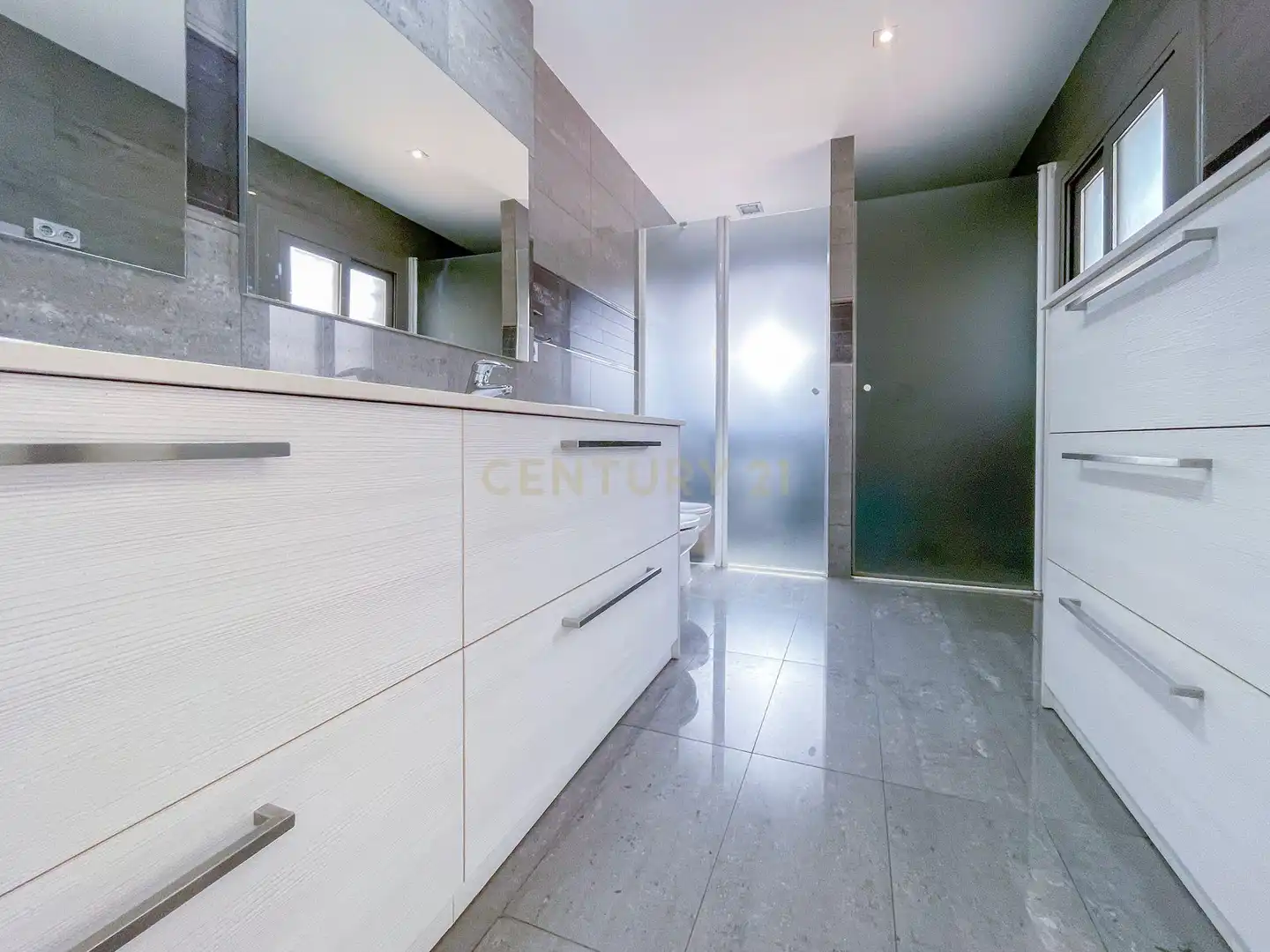 Bathroom of Houses for sale in Mataró