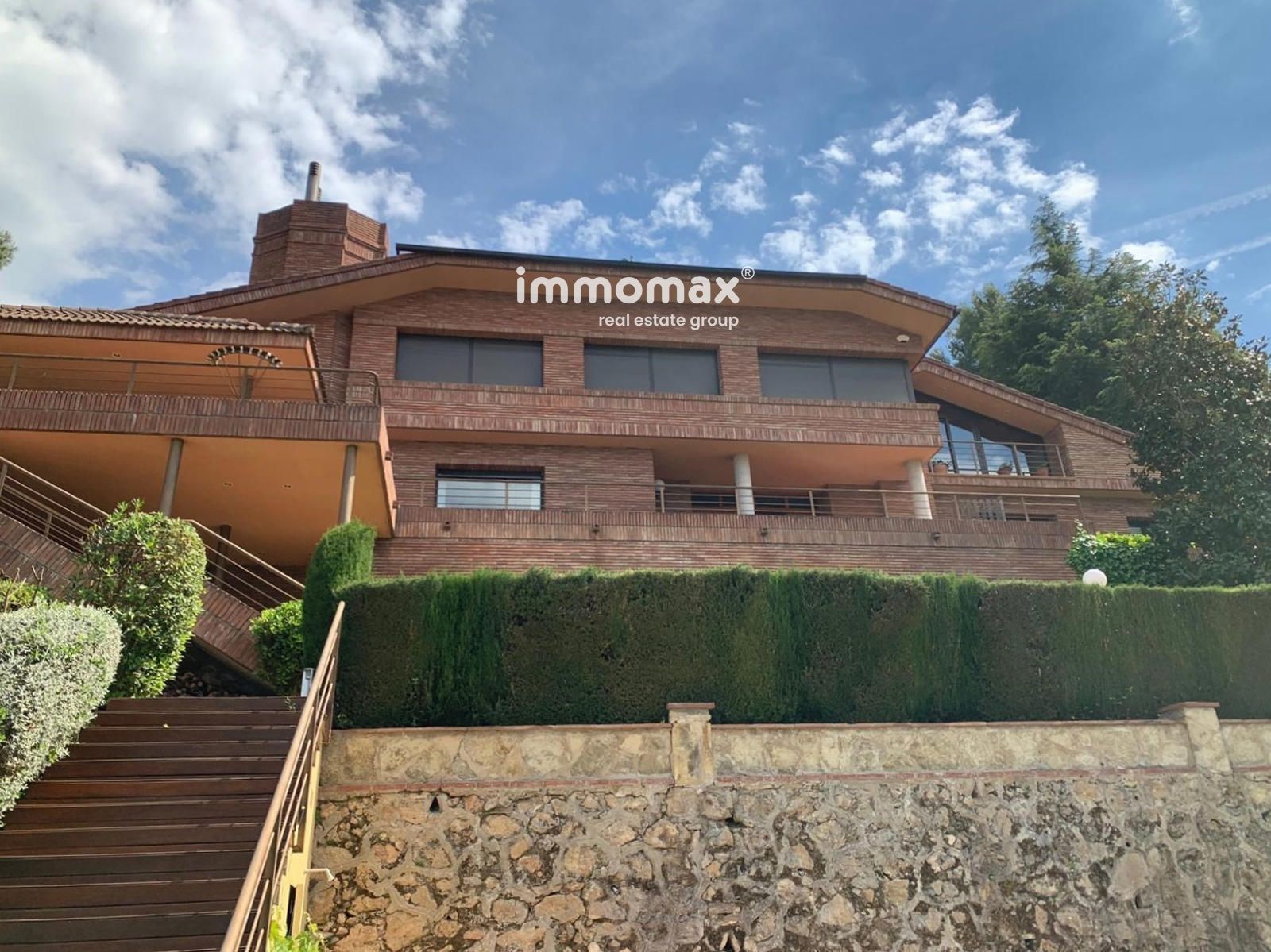 Vista exterior de Casa o xalet en venda en Gelida amb Aire condicionat, Calefacció i Terrassa