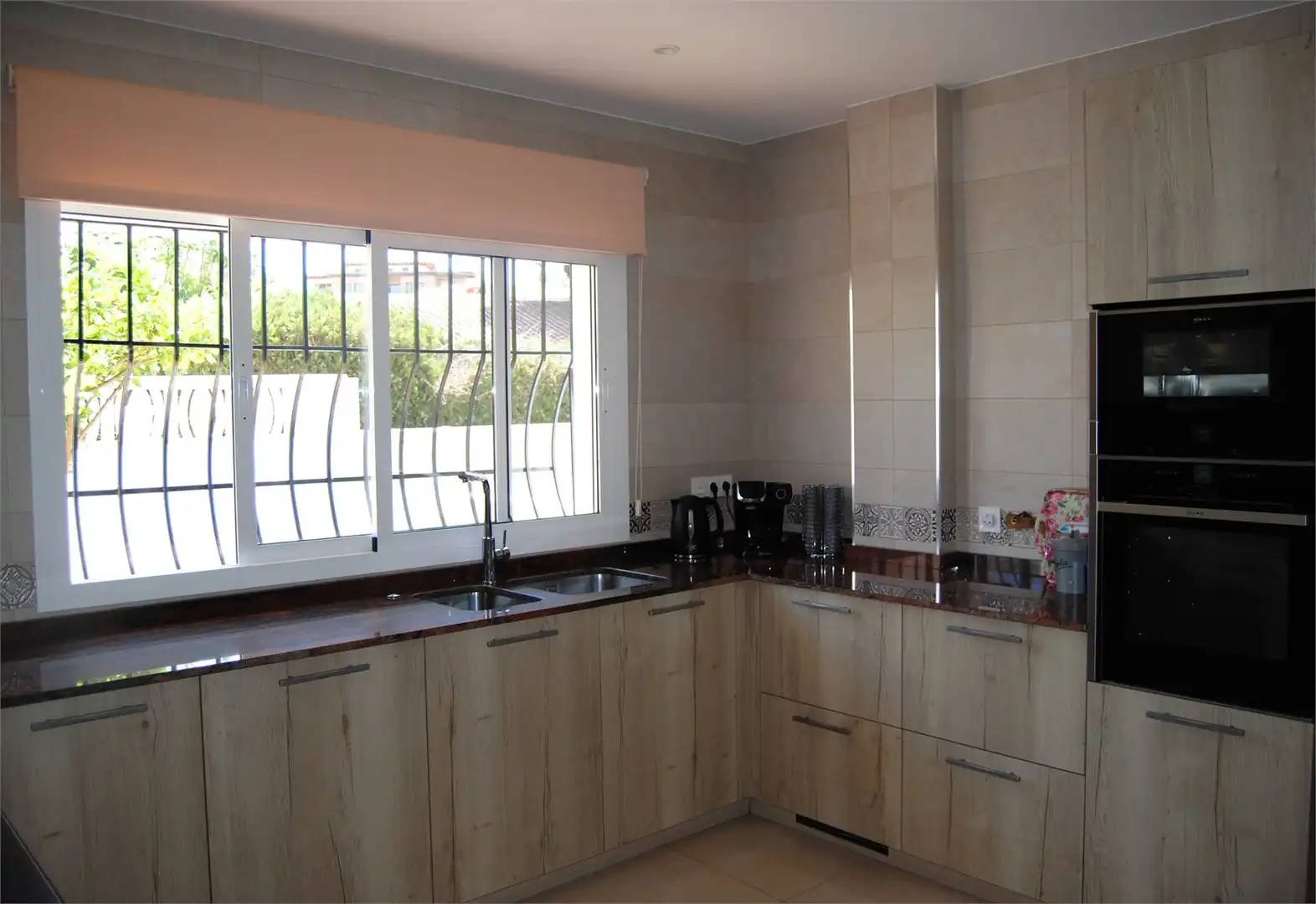 Cocina de Casa o chalet en venta en Vélez-Málaga con Aire acondicionado, Jardín privado y Terraza