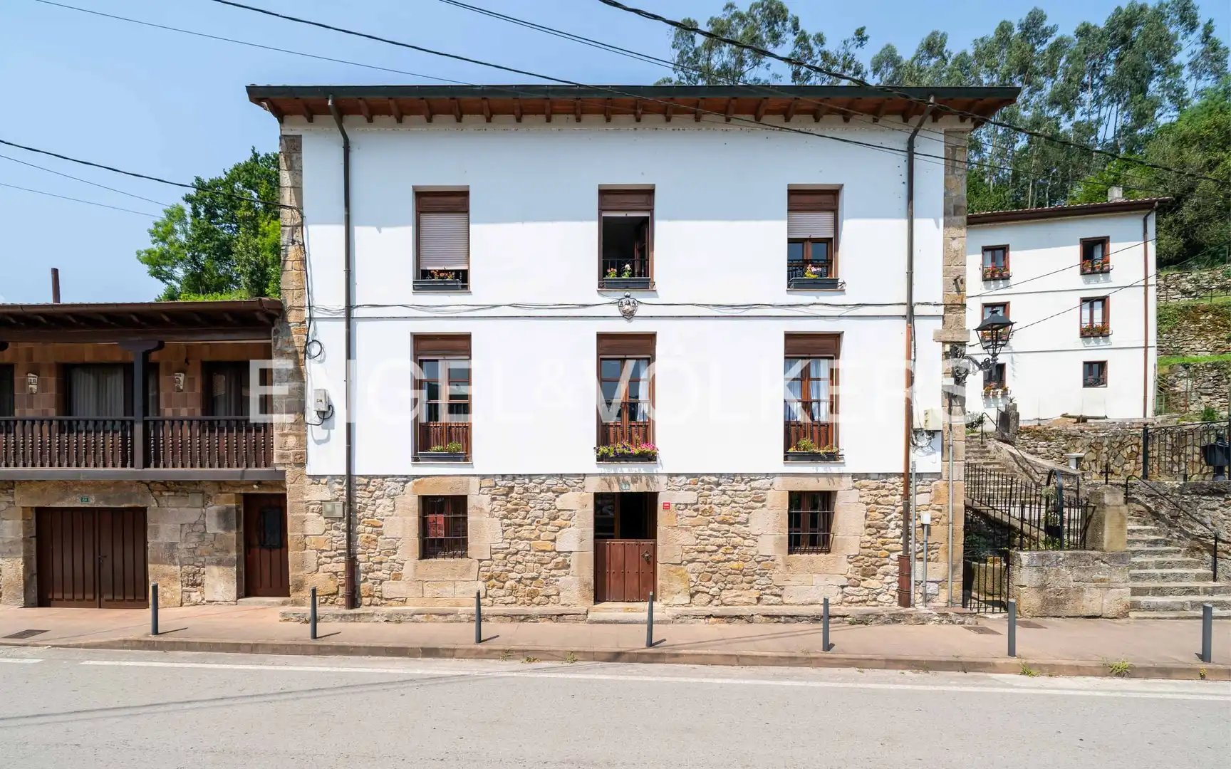 Vista exterior de Casa adosada en venda en Liérganes amb Calefacció i Jardí privat