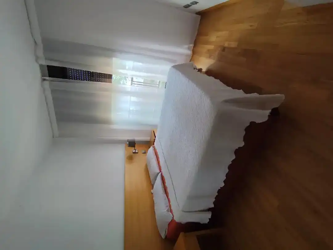 Habitación de Apartamento de alquiler en Madrid con Aire acondicionado, Calefacción y Parquet