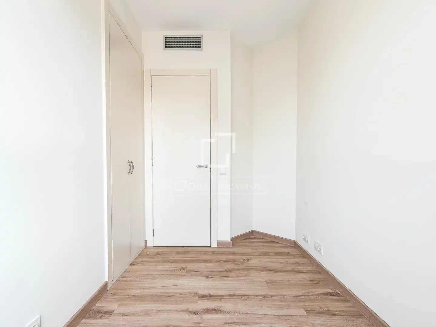 Wohnung zum Verkauf in Barcelona mit Klimaanlage, Heizung und Abstellraum