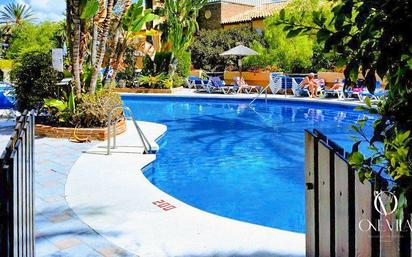 Swimming pool of Flat for sale in Mijas  with Air Conditioner, Terrace and Balcony