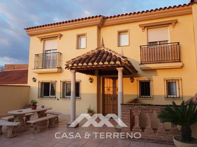 Casa-chalet en Venta en Camino Algarrobo - Las Arenas