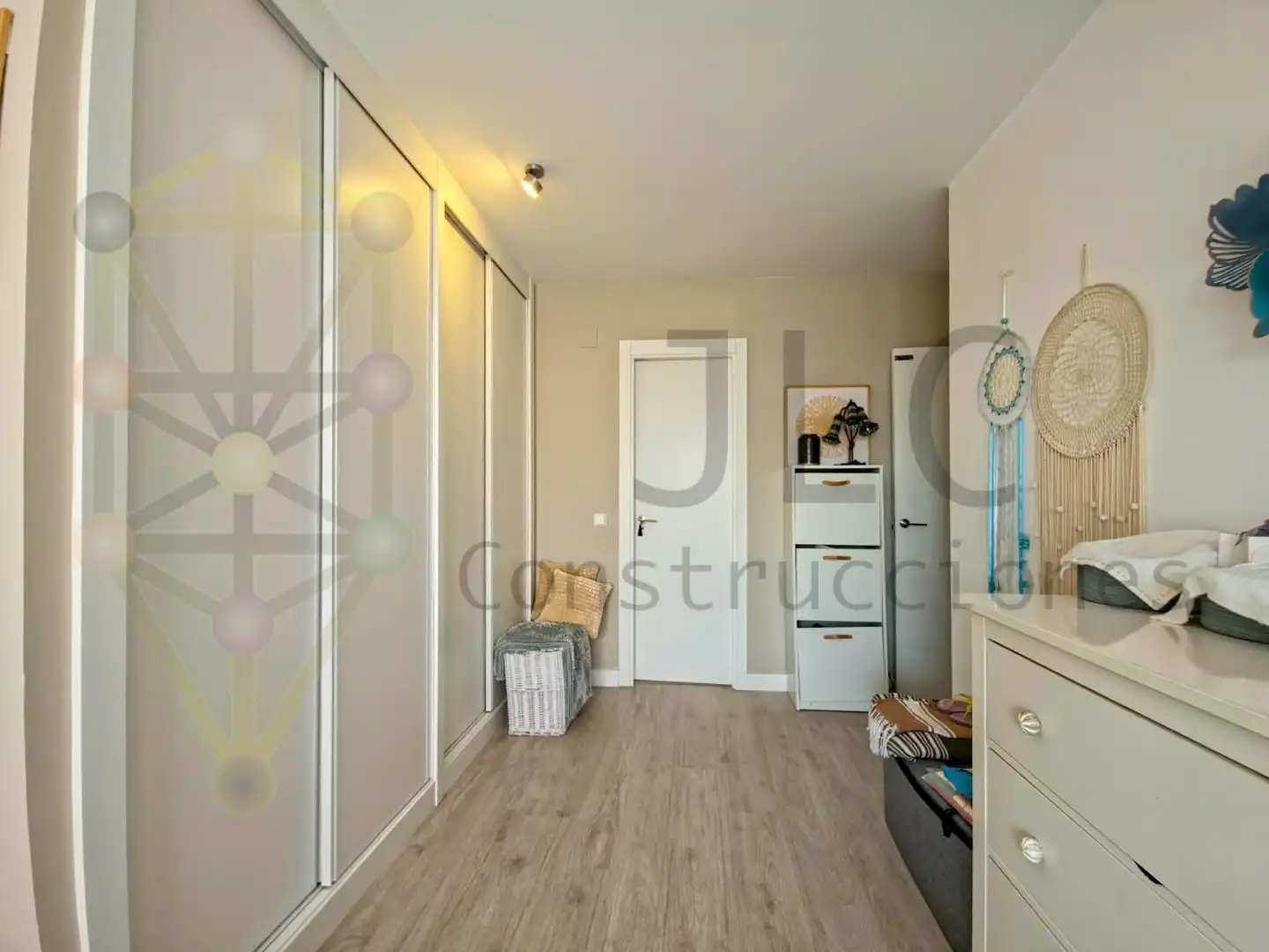 Flat for sale in Alovera  with Air Conditioner, Heating and Parquet flooring