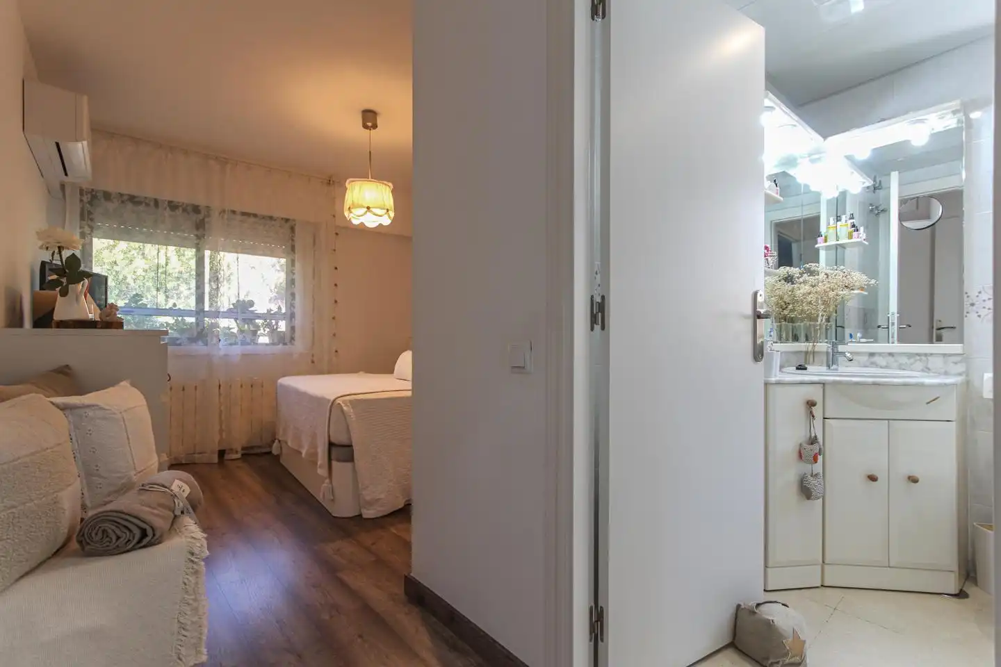 Schlafzimmer von Wohnung zum Verkauf in Montcada i Reixac mit Klimaanlage, Terrasse und Möbliert