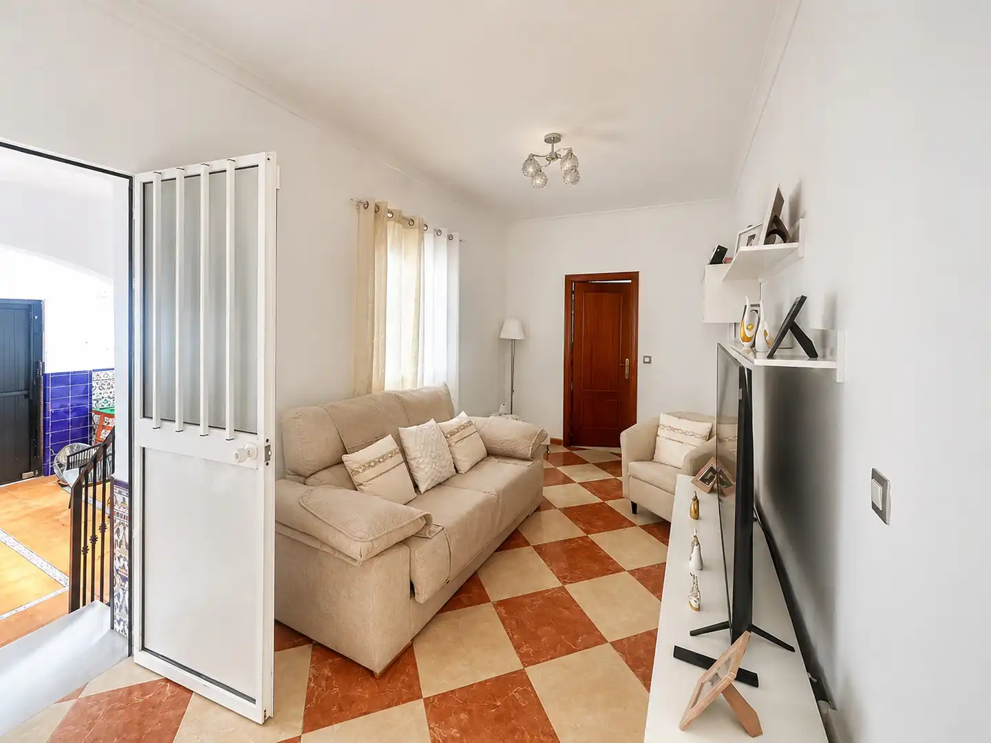 Sala de estar de Casa o chalet en venta en Castilleja de Guzmán con Aire acondicionado, Calefacción y Terraza