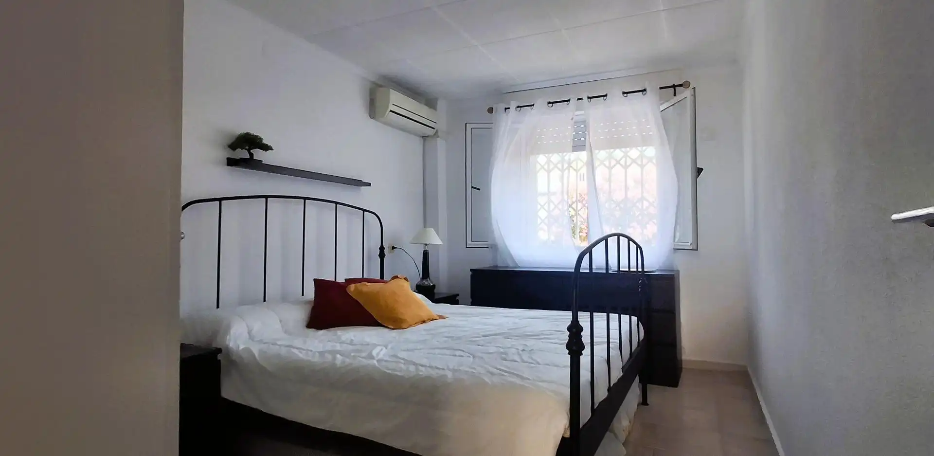 Schlafzimmer von Erdgeschoss zur Miete in Orihuela mit Klimaanlage, Privatgarten und Terrasse
