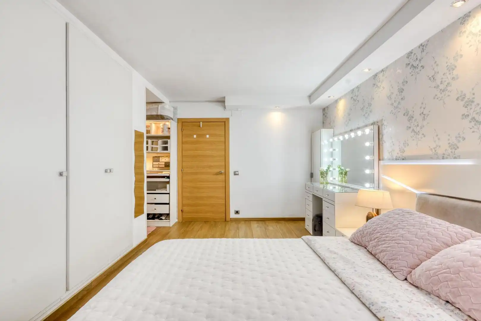 Bedroom of Flat for sale in Figueres  with Terrace, Oven and Microwave