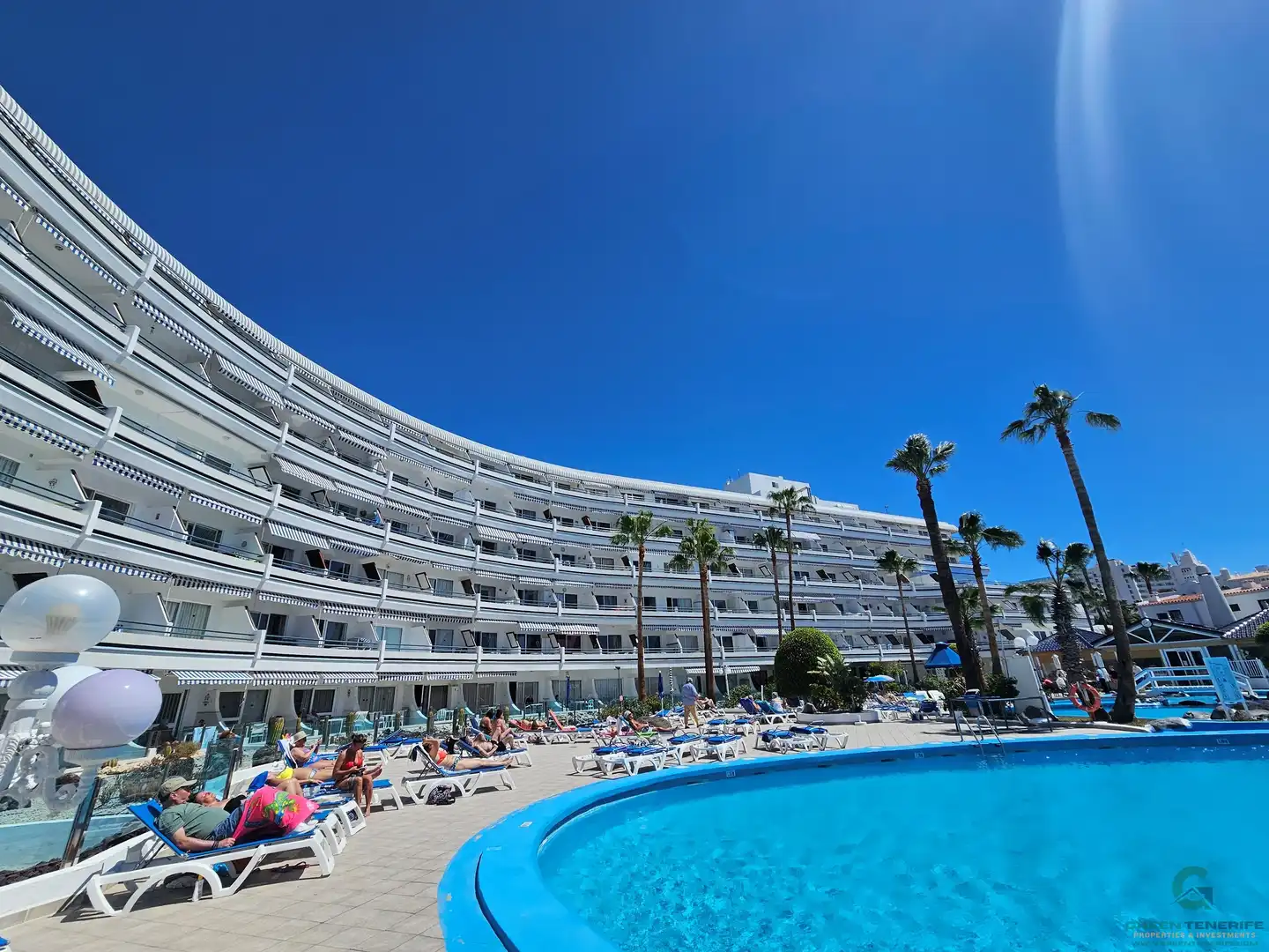 Vista exterior de Piso en venta en Adeje con Aire acondicionado, Terraza y Piscina