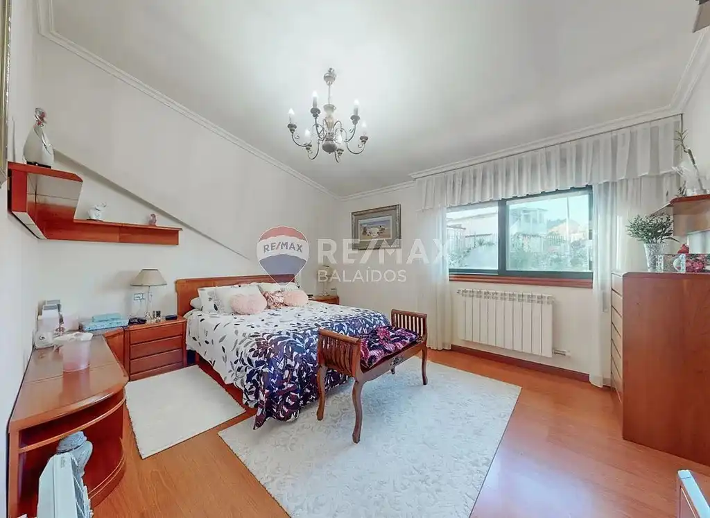 Bedroom of Houses for sale in Vigo   with Heating, Private garden and Parquet flooring