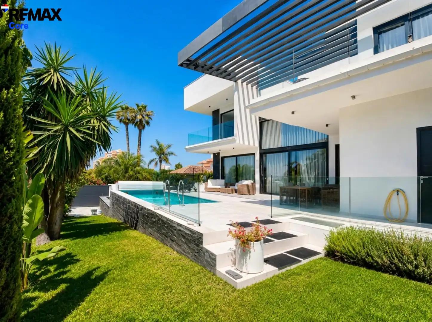 Terrassa de Casa o xalet en venda en Marbella amb Aire condicionat, Calefacció i Jardí privat
