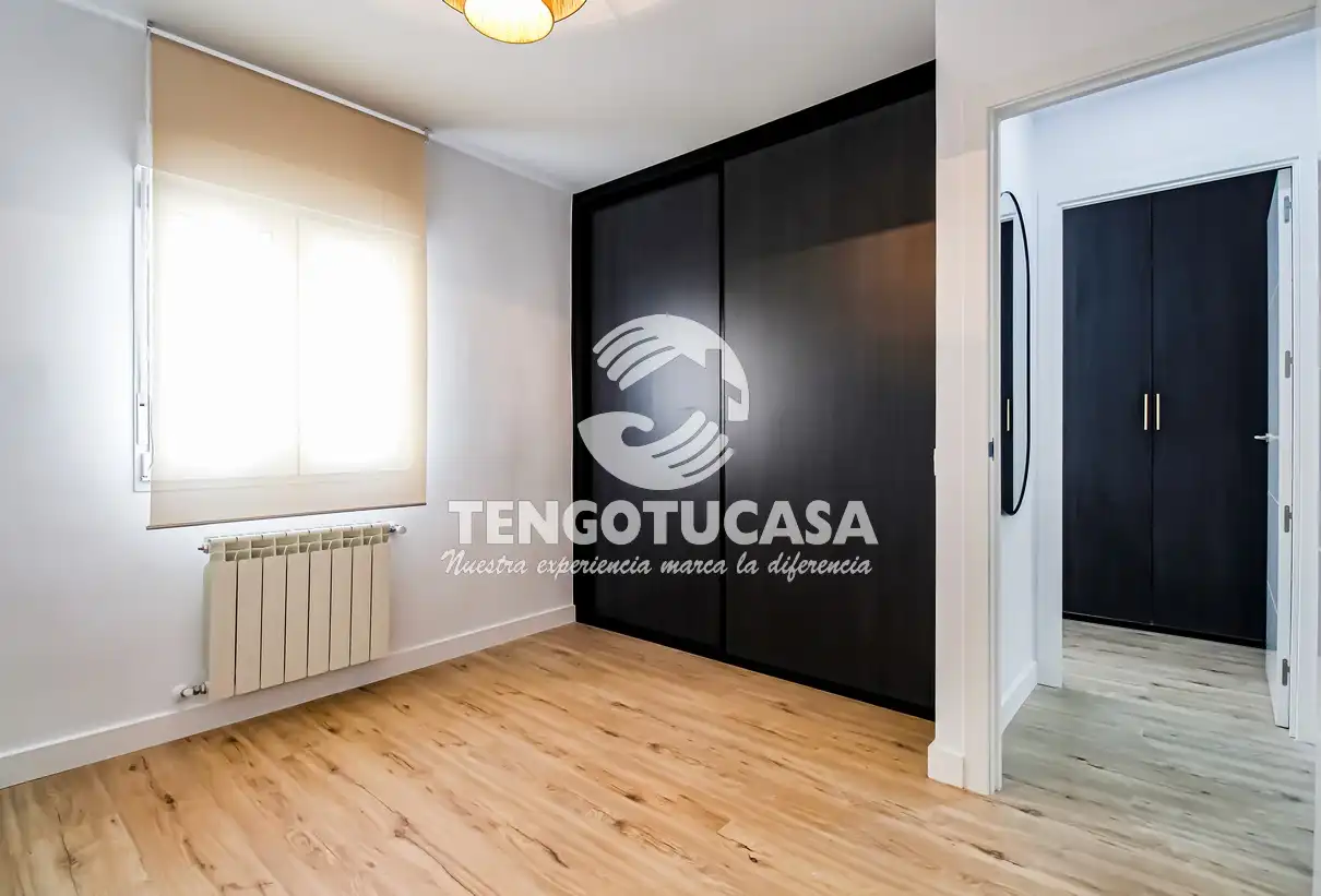 Bedroom of Flat for sale in Madrid  with Air Conditioner, Heating and Furnished
