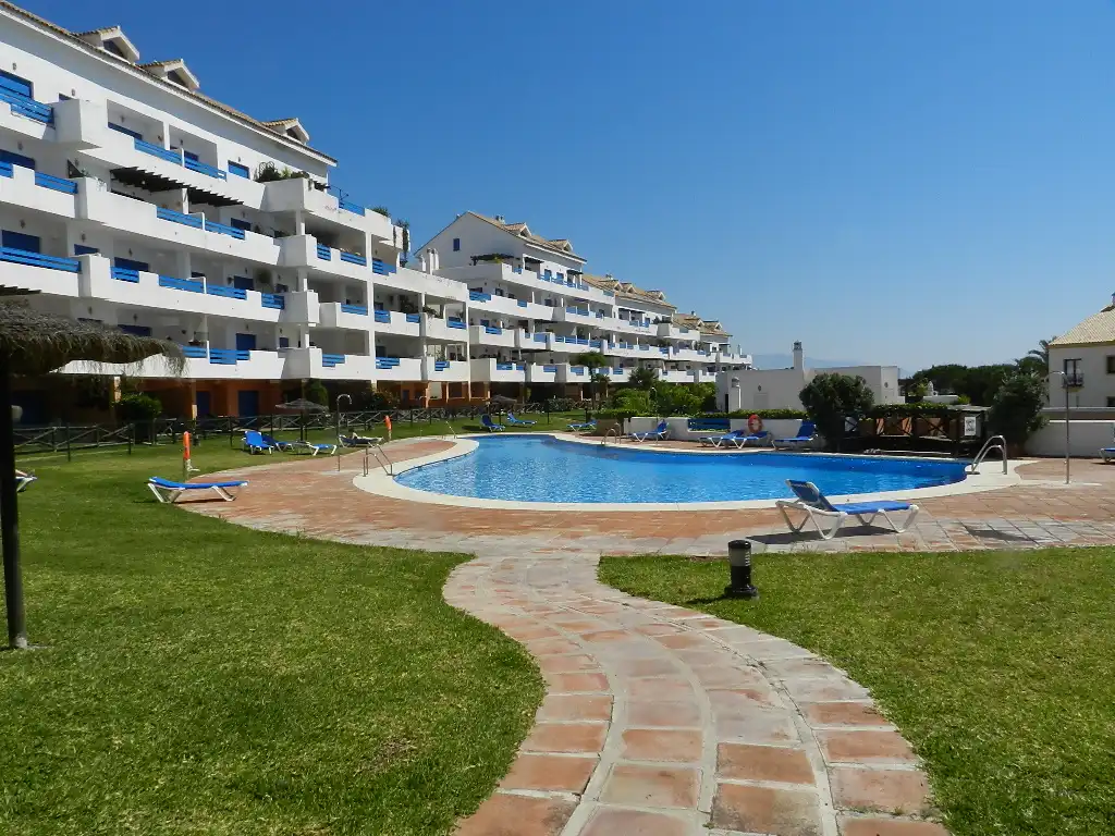 Vista exterior de Apartament en venda en Manilva amb Aire condicionat, Calefacció i Terrassa