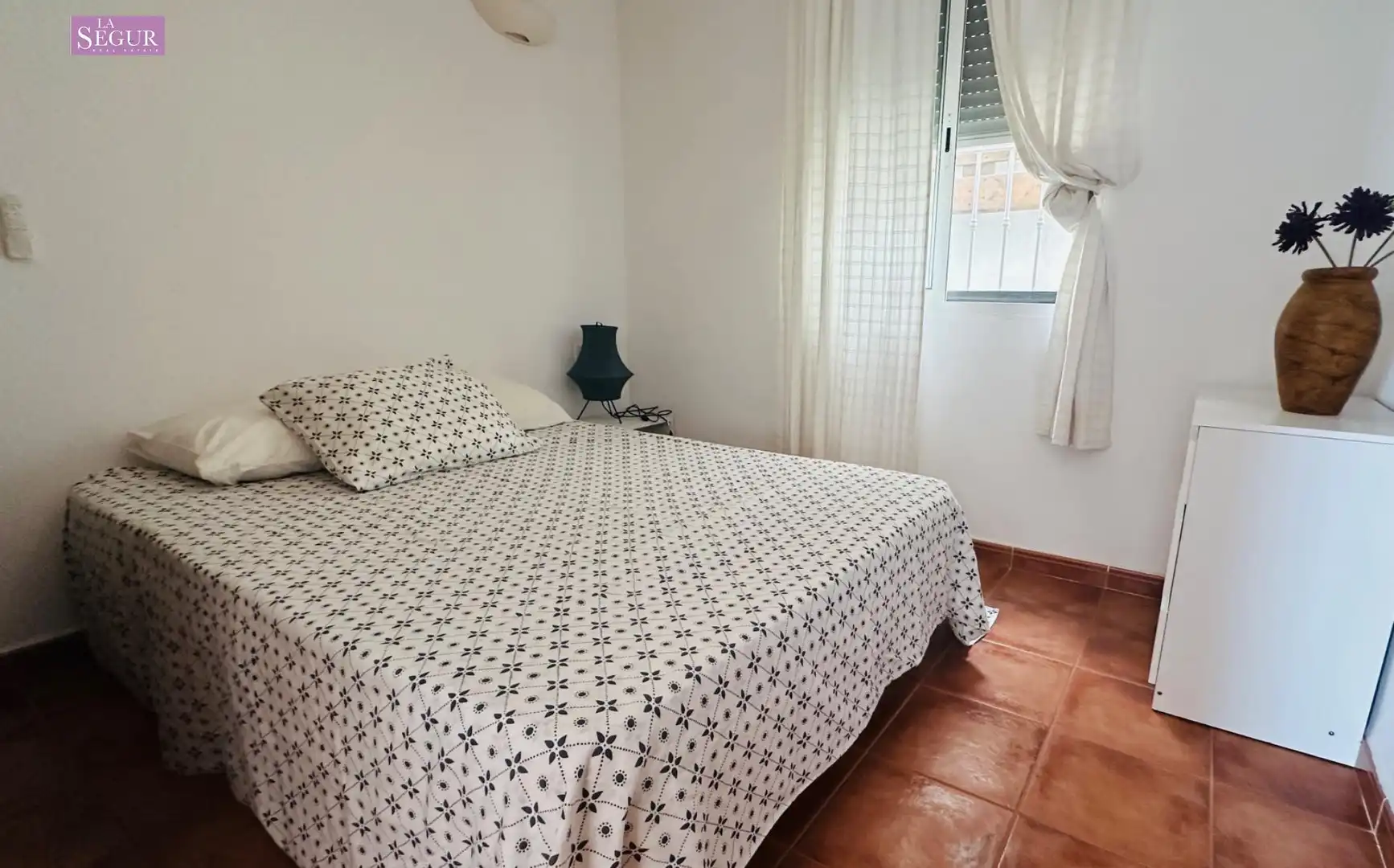 Dormitori de Casa o xalet en venda en Barbate amb Jardí privat, Terrassa i Moblat