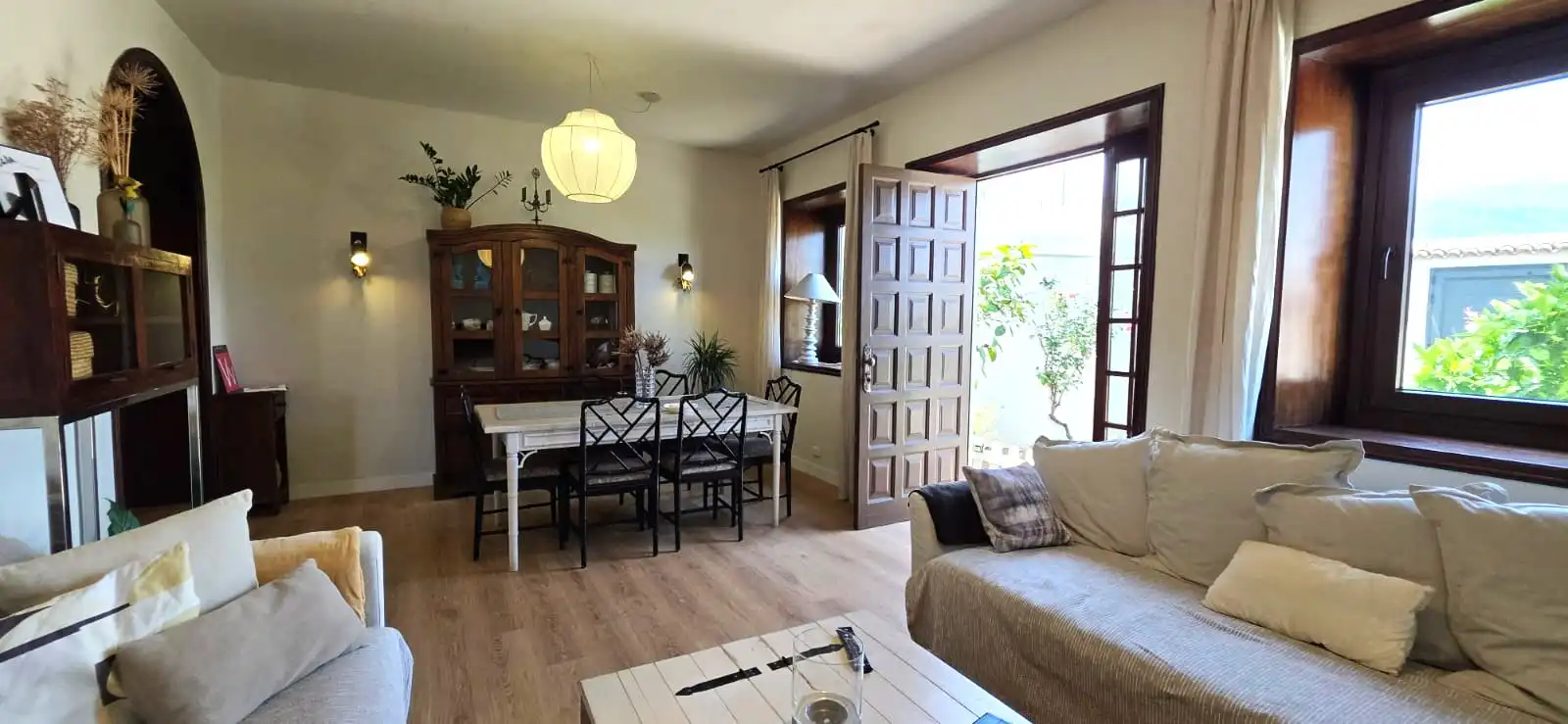 Sala d'estar de Casa o xalet en venda en Puerto de la Cruz amb Jardí privat, Terrassa i Piscina