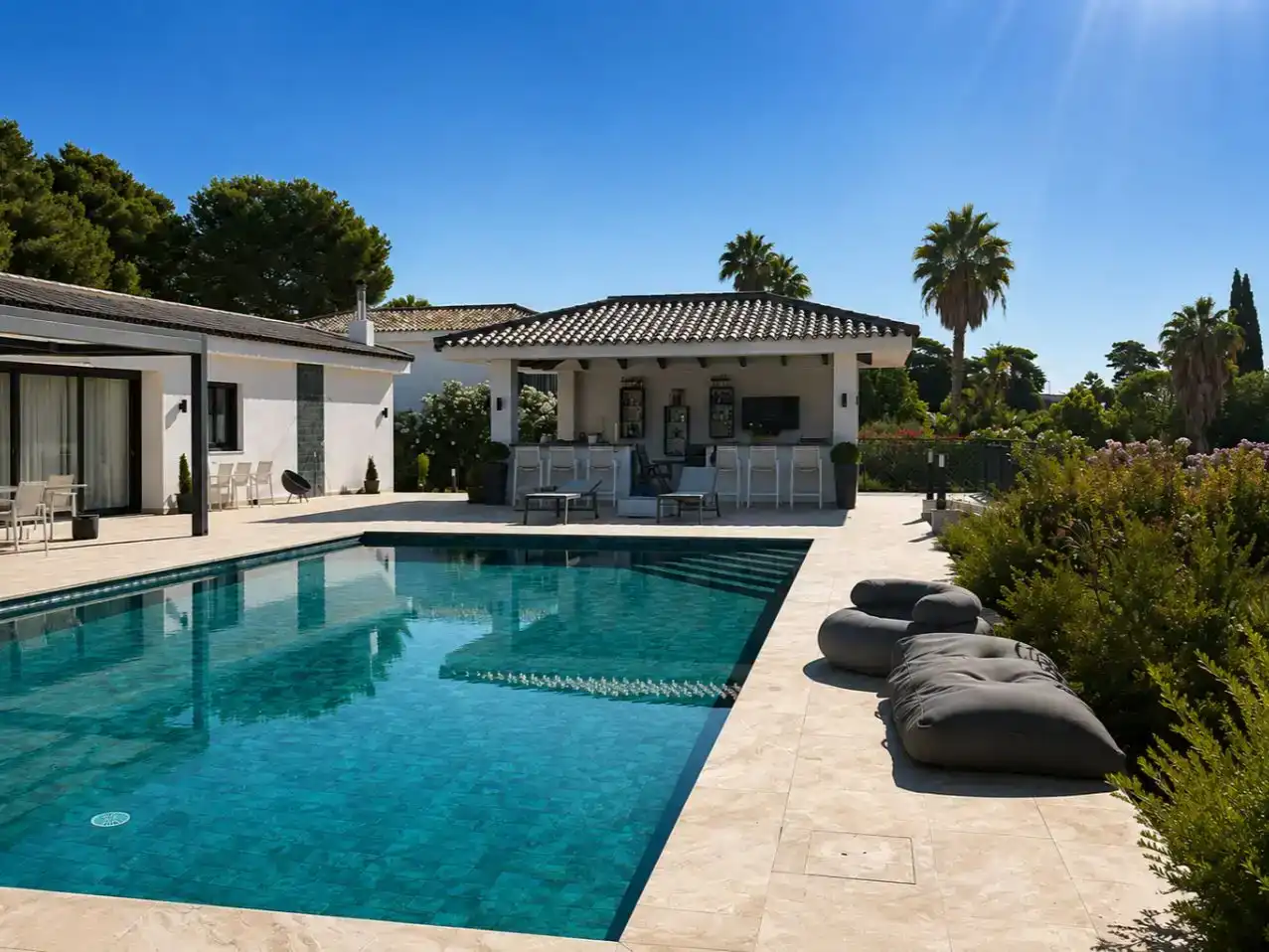 Swimming pool of Flat for sale in Sotogrande Costa