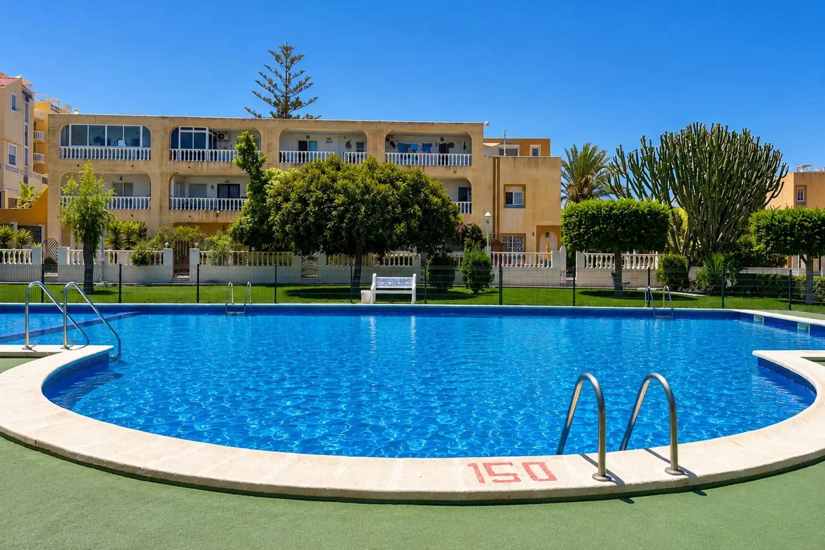 Piscina de Casa o chalet en venta en Torrevieja con Aire acondicionado, Jardín privado y Terraza