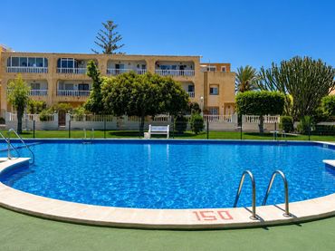 Bungalow amb piscina en venda a Nueva Torrevieja - Aguas Nuevas