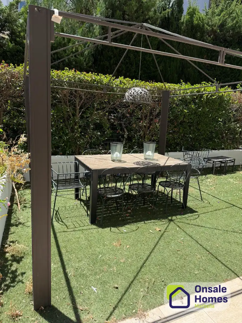 Terrasse von Wohnungen zur Miete in Marbella mit Klimaanlage, Privatgarten und Gemeinschaftspool