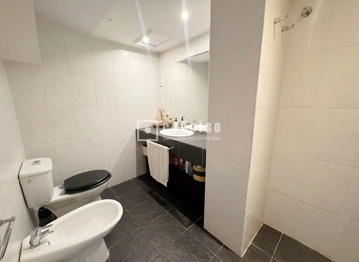 Baño de Piso de alquiler en Málaga con Aire acondicionado, Jardín privado y Terraza