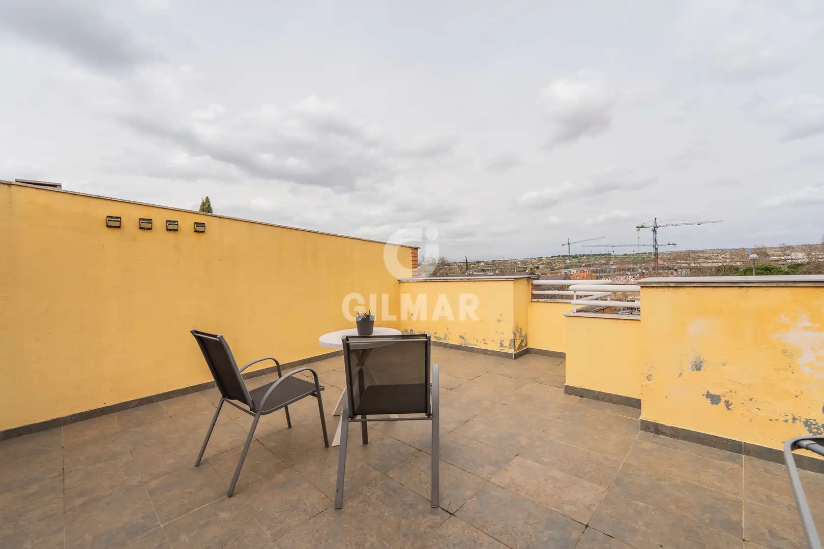 Terraza de Casa adosada en venta en Madrid con Calefacción, Jardín privado y Piscina