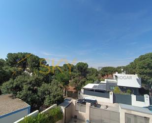 Exterior view of Building for sale in Pozuelo de Alarcón  with Alarm