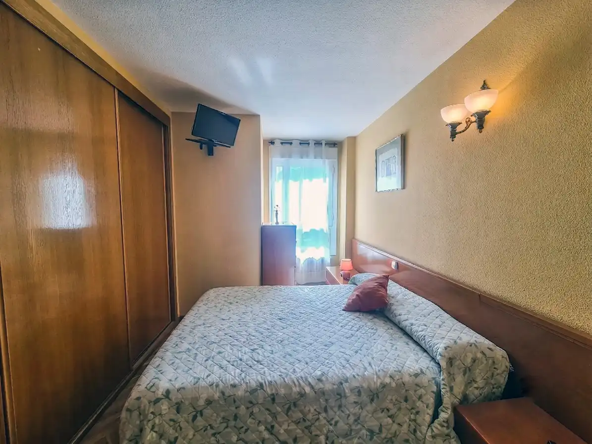 Bedroom of Flat for sale in Fuenlabrada  with Air Conditioner, Heating and Parquet flooring