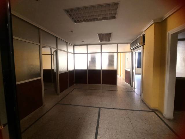 Local comercial en Alquiler en Avenida Pío XII en Centro - Corte Inglés