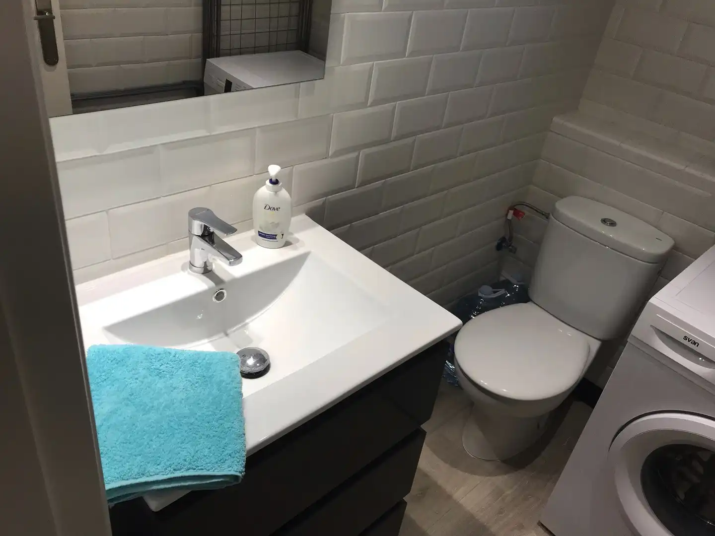 Badezimmer von Wohnungen zum Verkauf in Manilva mit Klimaanlage, Terrasse und Abstellraum