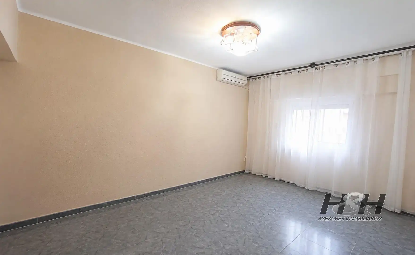 Dormitori de Casa o xalet en venda en Paterna amb Aire condicionat i Terrassa