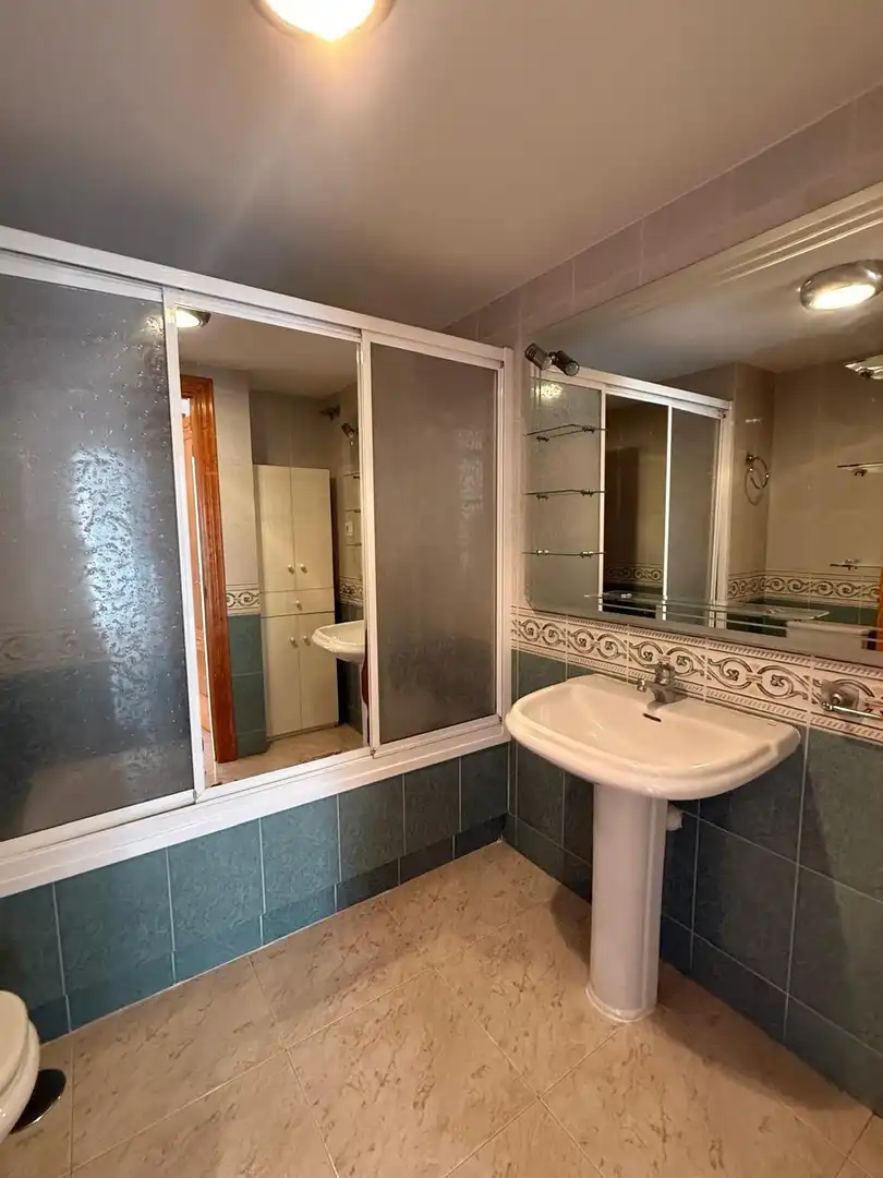 Baño de Piso de alquiler en Águilas con Aire acondicionado, Terraza y Amueblado