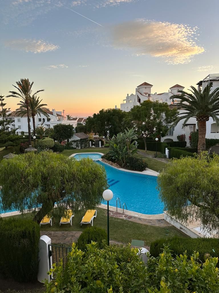 Vista exterior de Apartamento de alquiler en Marbella con Aire acondicionado, Terraza y Amueblado