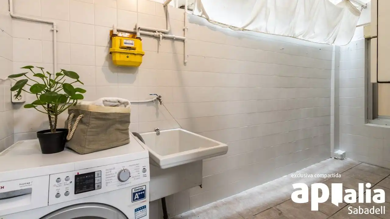 Bathroom of Flat for sale in Sabadell  with Heating