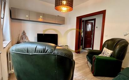 Sala d'estar de Pis en venda en Cangas de Onís amb Calefacció i Traster