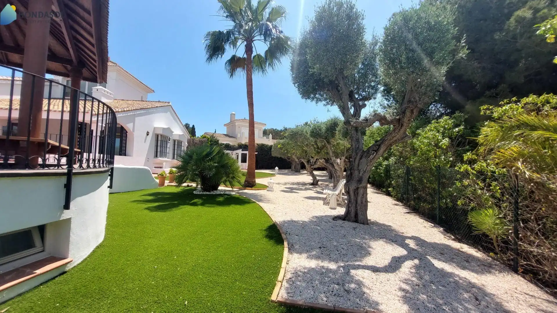 Vista exterior de Casa o xalet en venda en Cartagena amb Aire condicionat, Jardí privat i Terrassa