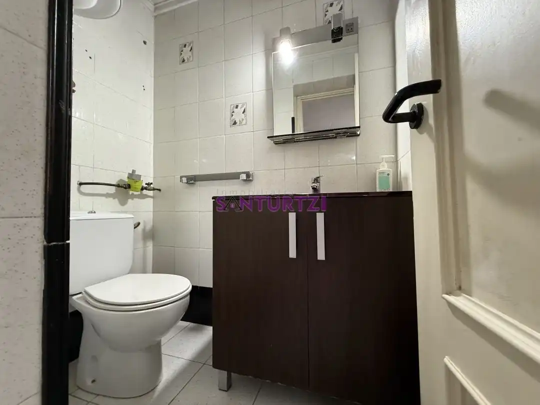 Badezimmer von Geschaftsraum zum Verkauf in Santurtzi 