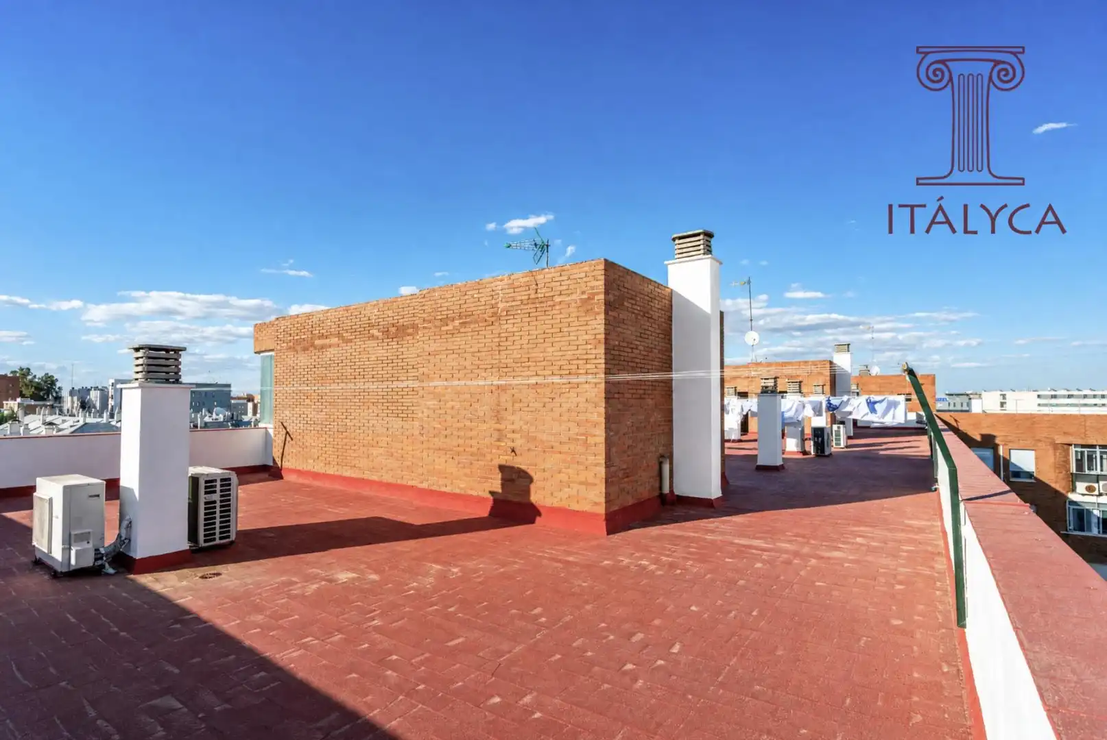 Exterior view of Flat for sale in Sevilla  with Air Conditioner, Heating and Terrace