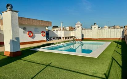 Swimming pool of Flat for sale in  Barcelona Capital  with Balcony and Community pool